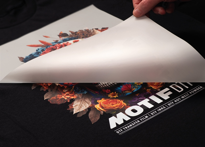 Motif Premium Potiahnutá Okamžitá Horúca Peelingová DTF Pet Prenosová Fólia 75 mikrónov - 30 cm x 100 metrov