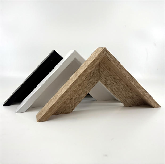 Prosím preložiť do slovenčiny:

Rám pre plátno s rozmermi 59,4 x 84,1 cm
